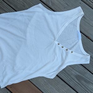 Button detail tank